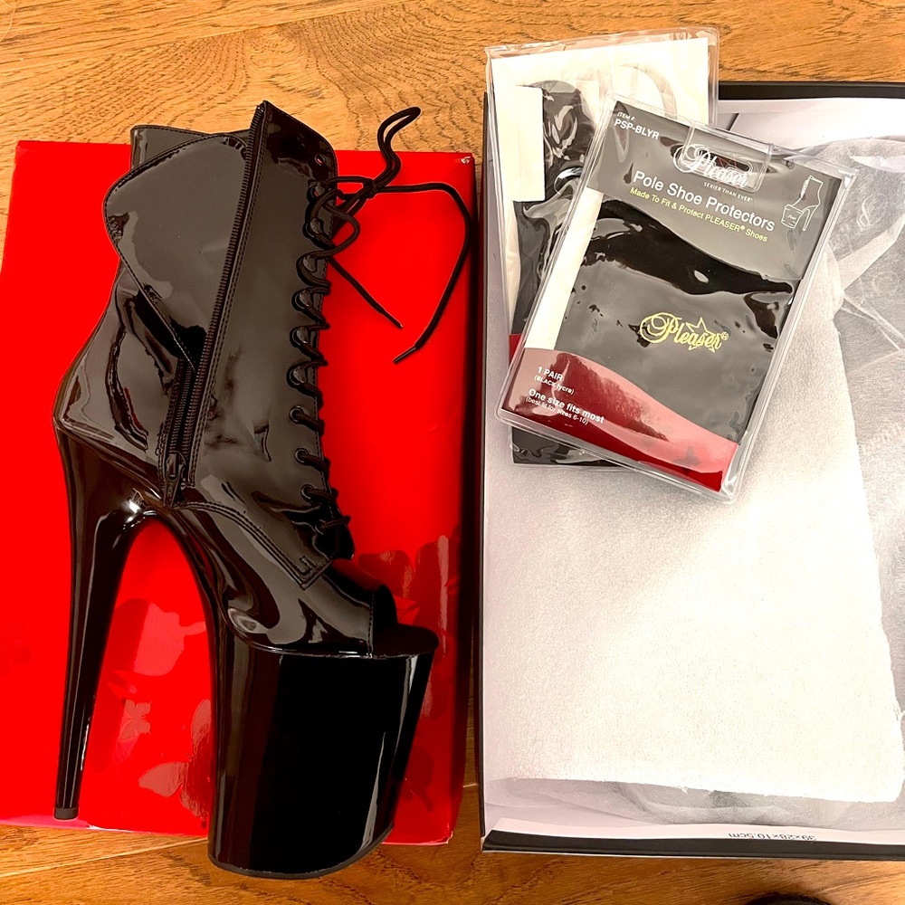 Pleaser Flamingo Pole Shoes NWT  plus gel insoles and platform protectors